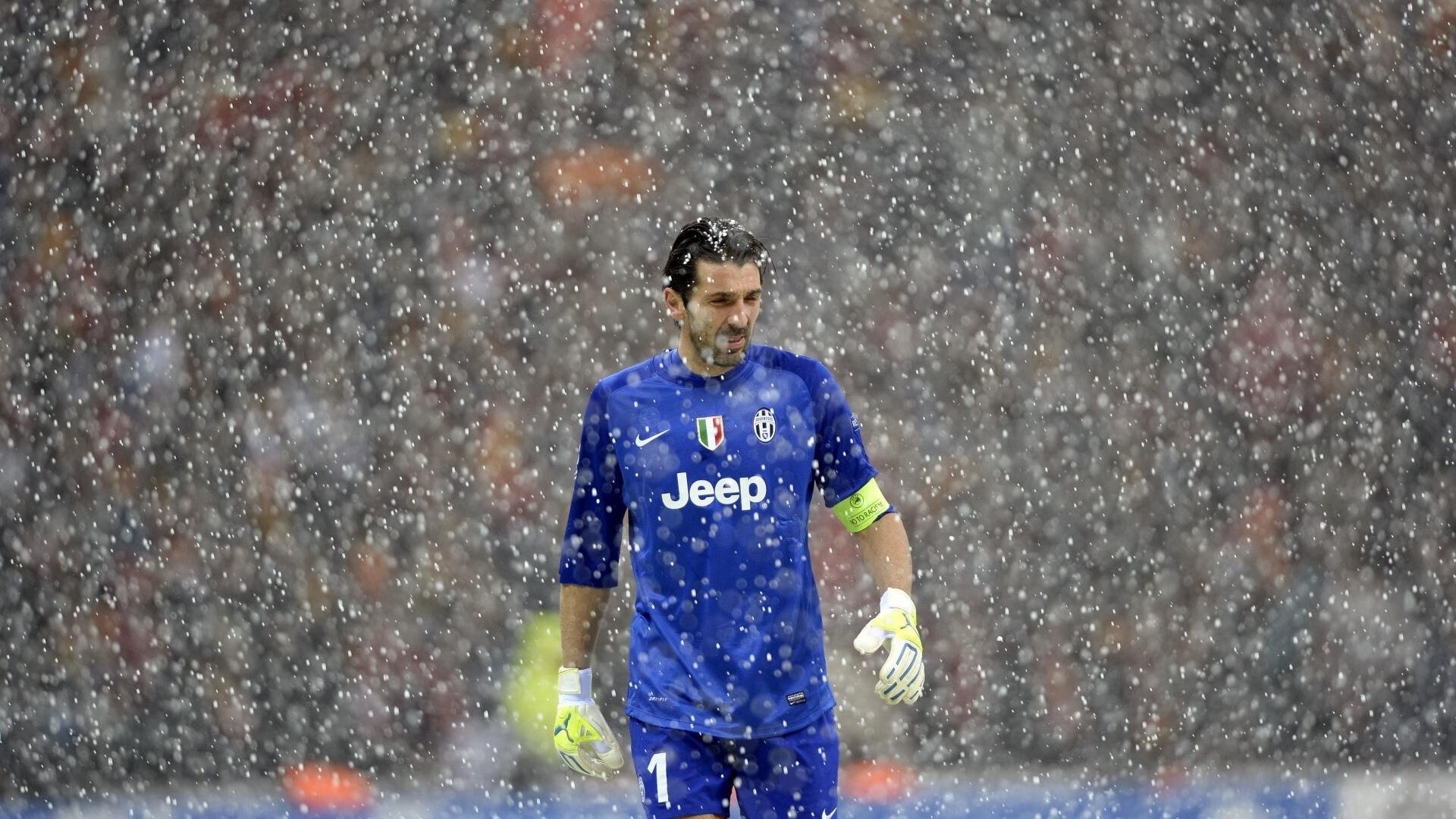 基:全黑队的“进攻启动者”,每次防守后的快速反击总能引领球队攻势